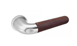 puxador-de-porta-c-couro-castanho-jnf-in-00-421