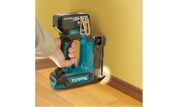 Pregadora a bateria 18V 0.6mm Makita DPT353ZJ